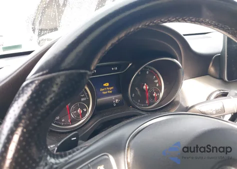 2019 Mercedes-Benz Cla 250 4Matic z USA, uszkodzony, nr VIN WDDSJ4GB2KN762133